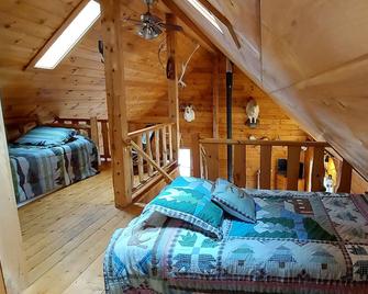 The Last Frontier Cabin - Newfane - Habitación