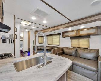 RV Rental D21- Keystone Passport 32ft - Madras