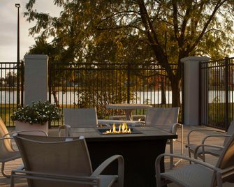 Hampton Inn Evansville - אבנסוויל - פטיו