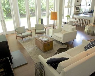 Modern Farmhouse - Westport - Living room