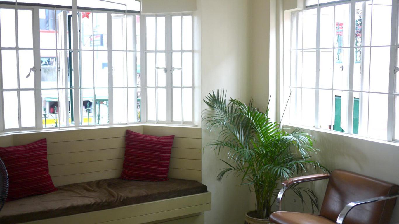 1 River Central Hostel