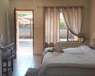 Lens Guest House - Benoni - Bedroom