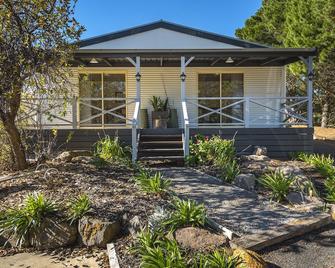 Comfortable and Lovely Bodkin Cottage - Room 1 - Kyneton