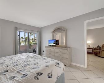 2/2 Ground Unit 10 Min to beach on golf course - Venice - Habitació