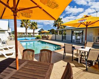 توركي تروبيكانا موتيل - توركي (استراليا) - حوض السباحة