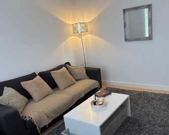 Cozy, bright house with terrace & free parking 2 rooms - Courtenay