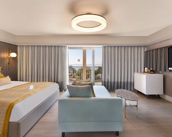 Arum Barut Collection - Side - Building