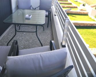 Zennova Sirene Luxury Studios - Gerakini - Balcón