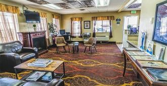 Days Inn by Wyndham Montrose - Montrose - Area lounge