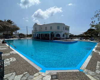 The Three Anchors Rooms - Agios Georgios - Zwembad