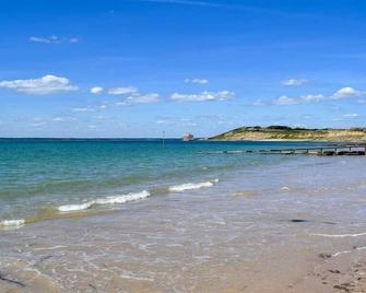Sunseekers - Colwell Bay - Totland - Beach