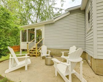 Modern Comfort Near Columbus: Home w/ Yard & Porch - London - Patio