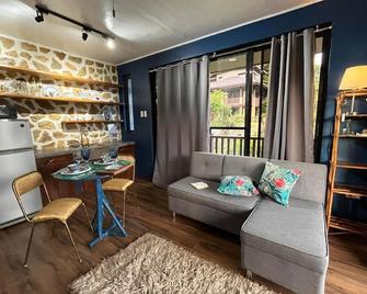 Your Private Love Nest with Stunning Mountain Views, Infinity Pool, Sauna - Valencia - Olohuone