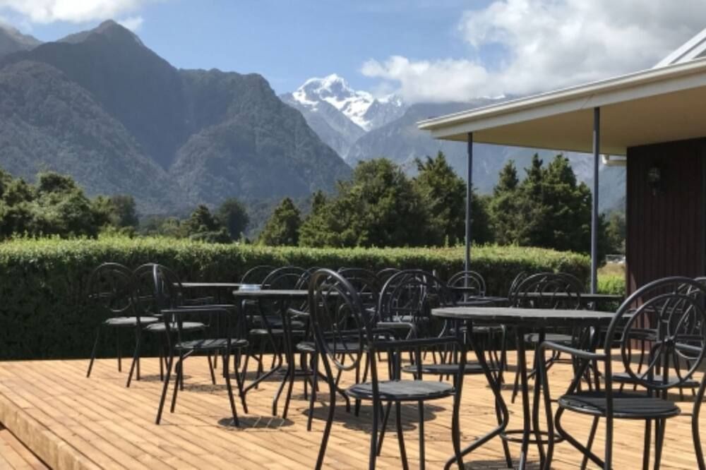 High Peaks Hotel - Fox Glacier - Patio