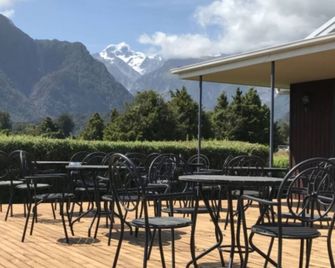 High Peaks Hotel - Fox Glacier - Patio