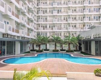 Homey And Comfy 2Br Sentul Tower Apartment - Babakan Madang - Pool