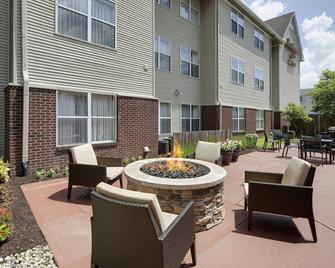 Residence Inn by Marriott Indianapolis Airport - Indianápolis - Patio