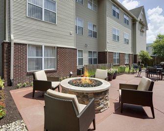 رزيدنس إن باي ماريوت إنديانابوليس إربورت - انديانابوليس - شرفة مرصوفة