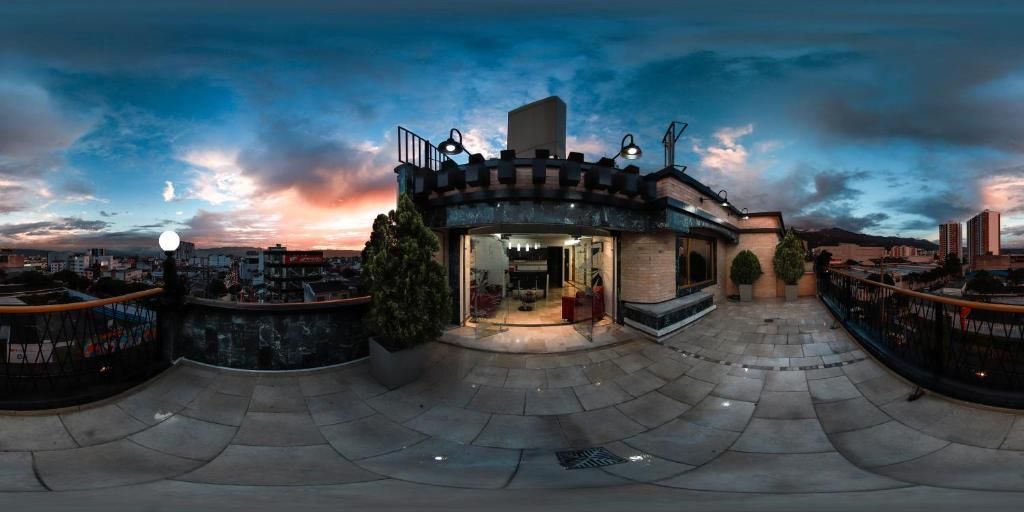 Hotel D' Leon - בוקאראמנגה