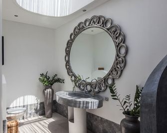 Villa Xaloc by House of Winds - Stunning Balinese retreat next to Canggu - North Kuta - Équipements de la chambre