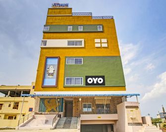 Hotel Vandana - Warangal - Building