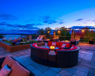 JW Marriott The Rosseau Muskoka Resort & Spa - Muskoka Lakes - Pool