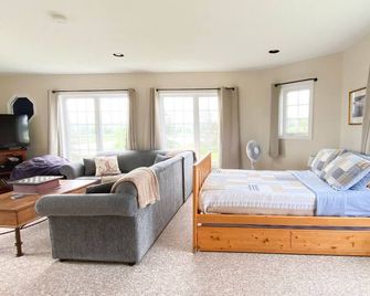 Waterfront Property in New London - Stanley Bridge - Living room