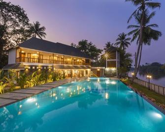 Blue Jelly Resorts - Champakulam - Pool