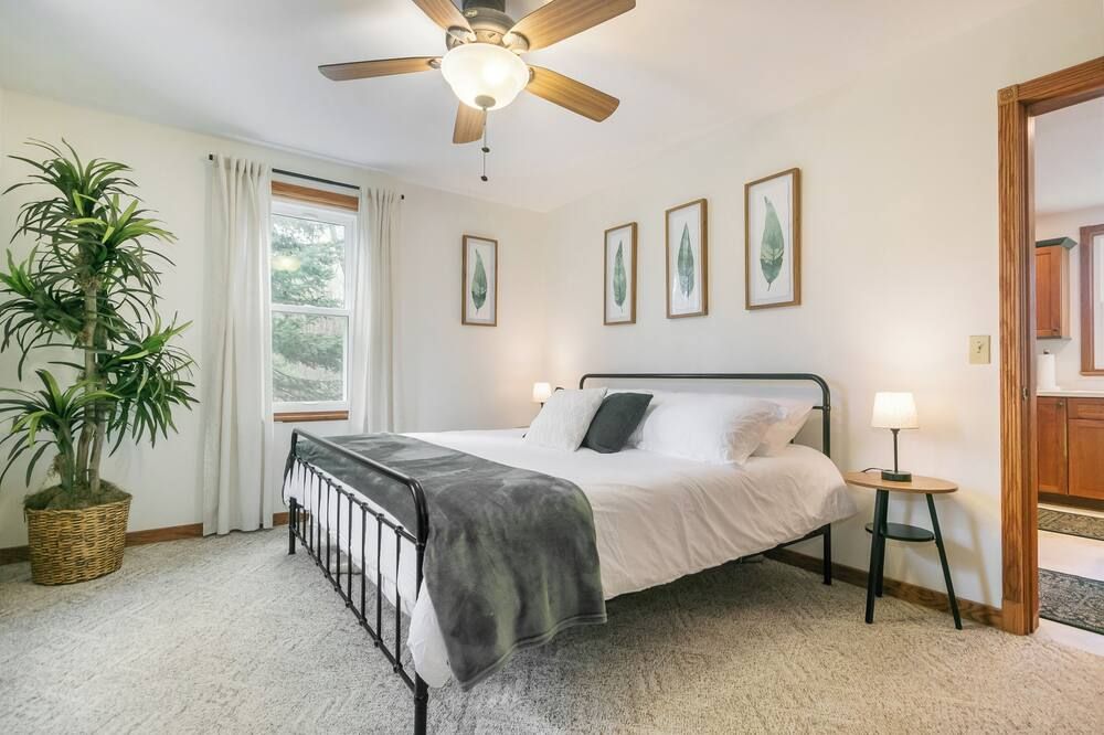 Summer Woods Family Retreat w Game Room - Near Devil’s Lake, Mirror Lake & Dells - Portage - Habitación