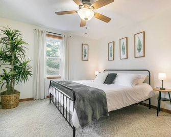 Summer Woods Family Retreat w Game Room - Near Devil’s Lake, Mirror Lake & Dells - Portage - Habitación