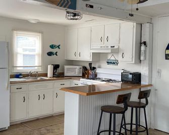 3 Houses to the Beach, Dog friendly 2nd floor - Beach Haven - Кухня