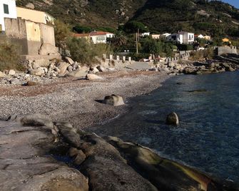 house on the coast of the sun a100 m. from the sea Chiessi - Chiessi - Beach