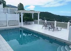 Poolside Veranda Suite at Eden Villa.. Private Pool, Suzuki jeep. 1-3 Guests. - Newcastle - Pool