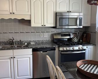 Home away from home in Syracuse, NY - Syracuse - Kitchen