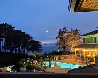 Ocean-view 1-Bedroom Suite at Seascape Beach Resort - Aptos - Piscina