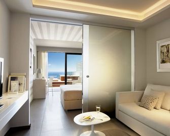 Lichnos Beach Hotel & Suites - ปาร์กา