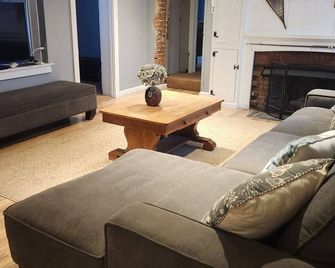 Historic 1860's updated 4 bedroom, 2 bath home - Havana - Living room