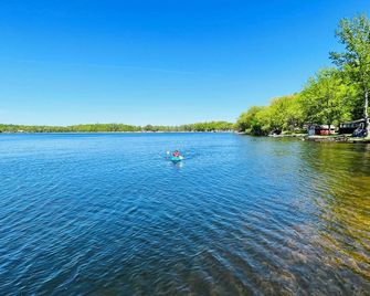 Lakefront Cabin w/ Dock & Kayaks, Peaceful MN Getaway. Cozy Charm - Cabin 2 - South Haven