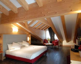 Hotel Garni Vittoria - Tonadico - Schlafzimmer