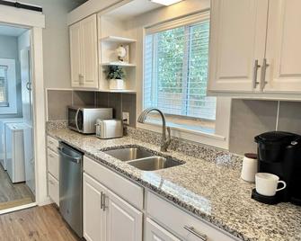Charming 2-bedroom house in Albany with AC, WiFi - Albany