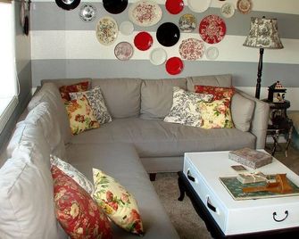 Romantic Vacation Rental in the Country near John Day, Oregon - John Day - Living room