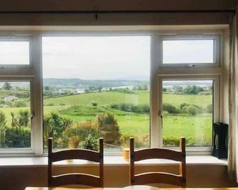 Private 3 bedroom house ideal for family & friends - Killybegs - Balcony