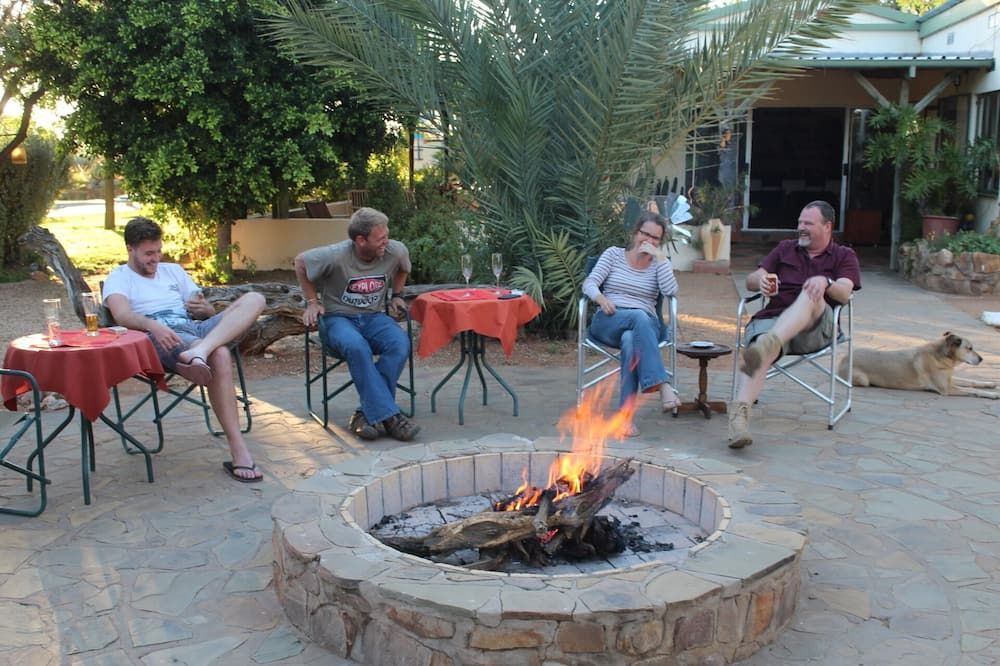 Etango Ranch Guestfarm - ווינדהוק - פטיו