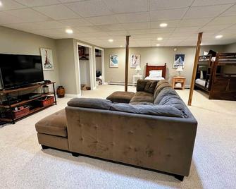 Bretton Woods Cottage on beginner ski trail. Perfect location for all seasons - Carroll - Sala de estar