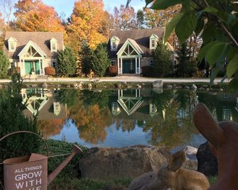 Spruce Hill Inn and Cottages - Mansfield - Outdoor view