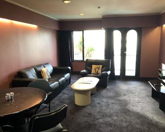 Alcamo Motel - Hamilton - Oturma odası