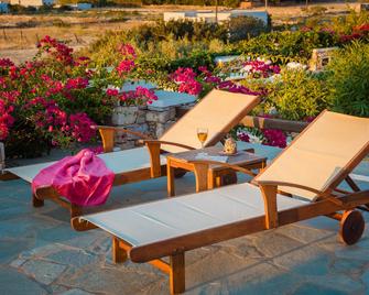 Sifnaika Konakia -Traditional Settlements - Kamares - Patio