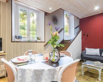 Charming stone cottage with garden, terrace, BBQ, near Cherbourg, sleeps 4, fully equipped - Gonneville-Le Theil - Salle à manger