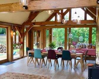 Heathrow Cottages B&B - Staines-upon-Thames - חדר אוכל