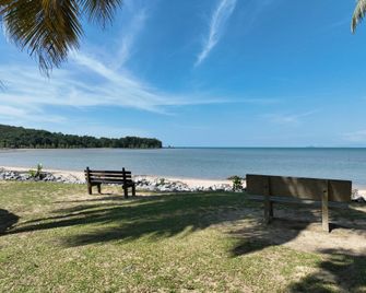 Salcra Farmhouse - Lundu - Beach